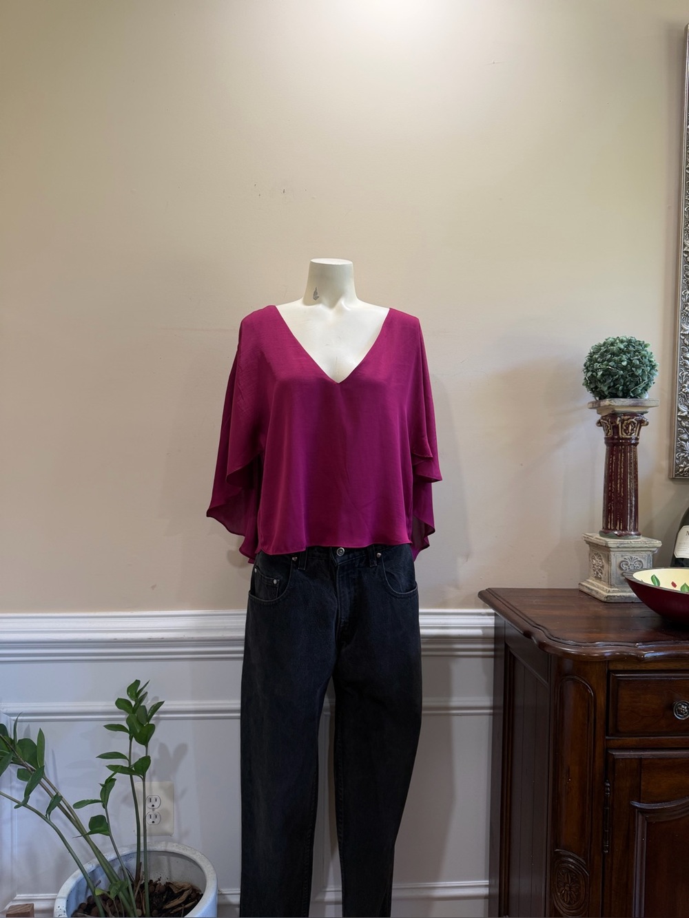 Lovers + friends Women’s V-Neck Flutter Sleeve Top in Magenta